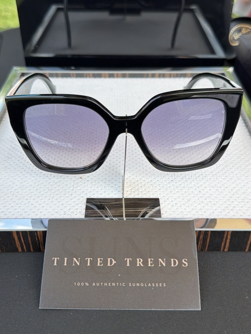 Gucci Black and White Square Sunglasses with Gold Logo Emblem NWT Authentic - Picture 4 of 4